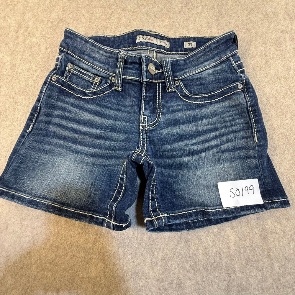 BKE Denim Stella Dark Wash Shorts Womens 25 Stretch Contrast Stitch Embroidered